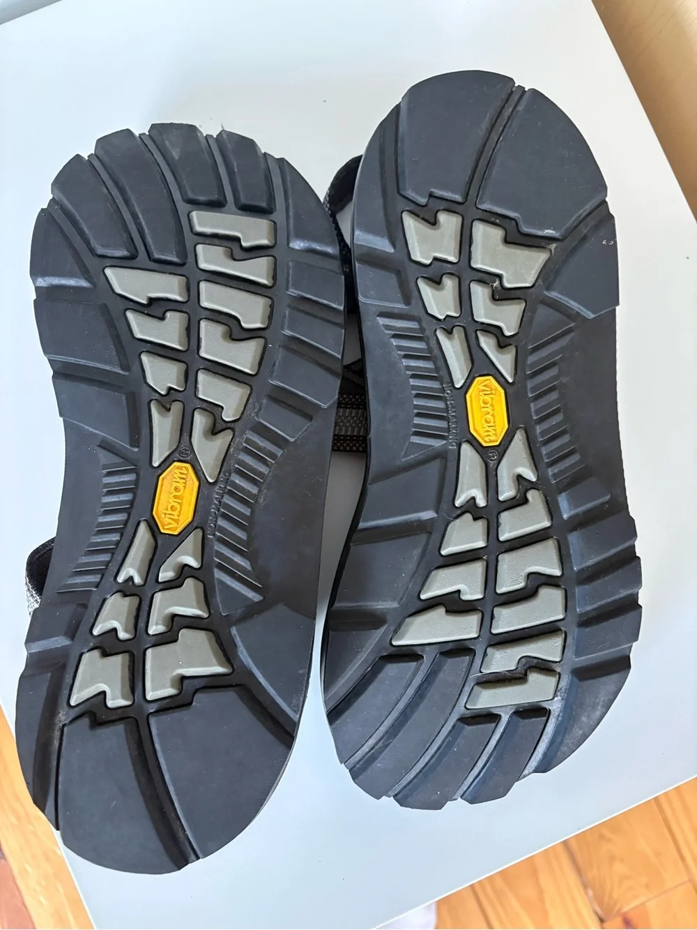Men's CHACO Outdoor Strap Sandals - Black and Gray Nearly New Size 10